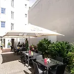 Bitburger Hof מלון