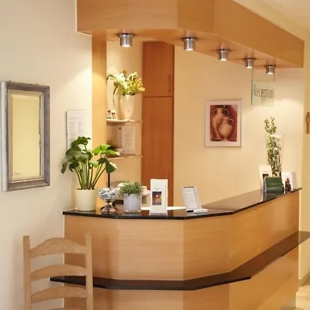 Отель Bitburger Hof Битбург