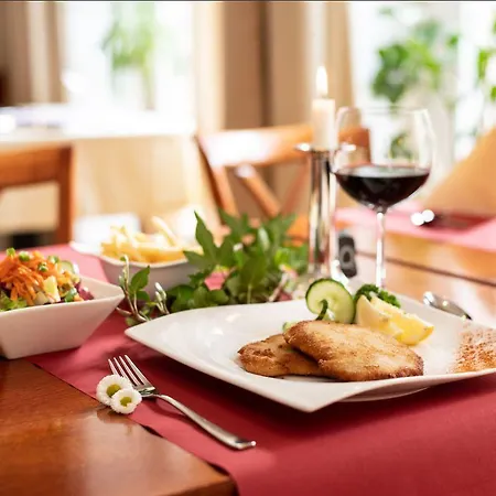 Отель Bitburger Hof 3*