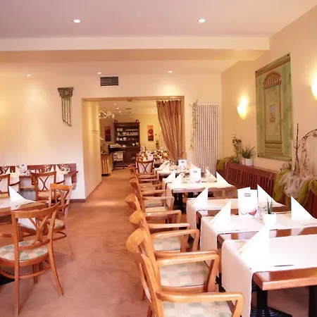 Отель Bitburger Hof 3*