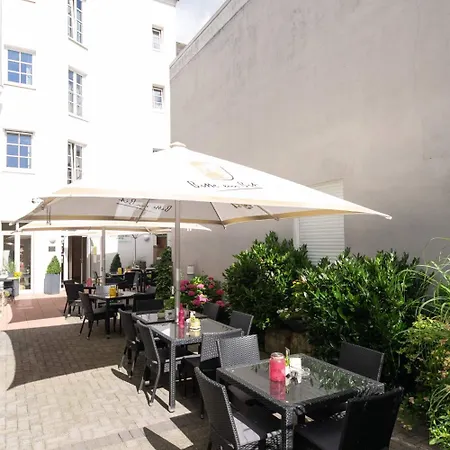 Bitburger Hof Отель